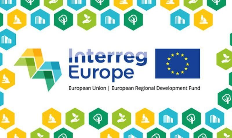 logo z napisem Interreg Europe w kolorowe heksagony